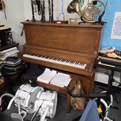 Antique Upright 88-key Piano (Beautiful Wood Grain) – Needs Tuning – Cheap & As-Is