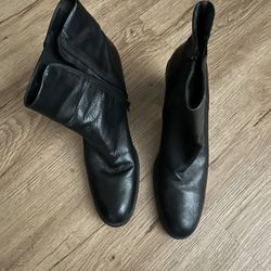 Woman’s Boots Size 10M