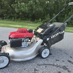 Honda 21"  Twin Blade Self Propelled lawn mower