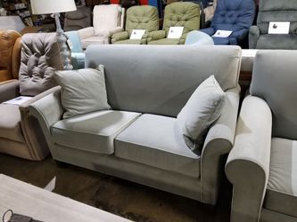 Newport Loveseat