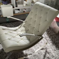 MOVING SALE  VERY BEAUTIFUL AND COMFORTABLE Rocking Chair  LIKE NEW CONDITION  $20 PICK UP IN WESTMINSTER CITY 92683 WESTMINSTER BLVD AND SPRING DALE 