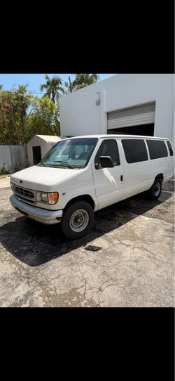 2001 Ford E-350