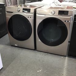 New Scratch And Dent Samsung Front Load Washer And Dryer Set. 1 Year Warranty 