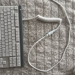 Mechanical Keyboard w/ Custom Coiled USB-C Cable – Great Condition