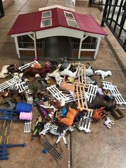 Horses and stable toys bundle