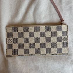 Louis Vuitton Pouch 