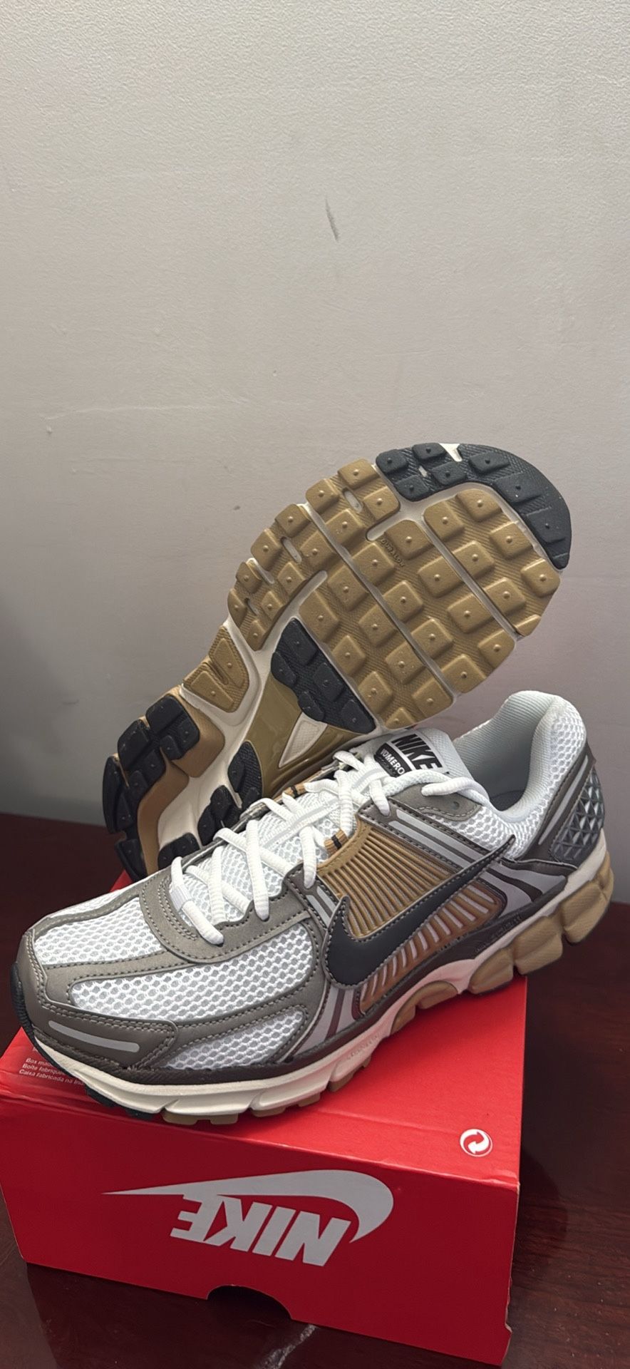 Nike Vomero 5 Brand new Size 10.5 MENS