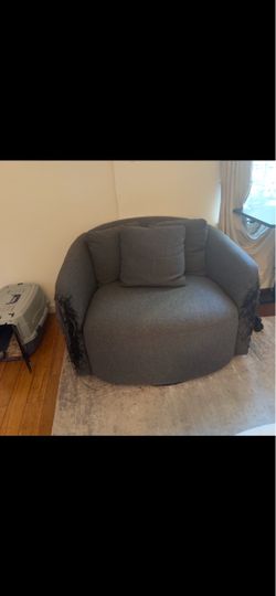 FREE SWIVEL CHAIR