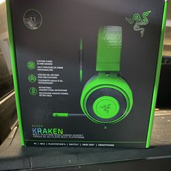 Razer Kraken 7.1 Chroma V2 USB Gaming Headset – Oval Ear Cushions – 7.1 Surround Sound with Retractable Digital Microphone and Chroma Lighting