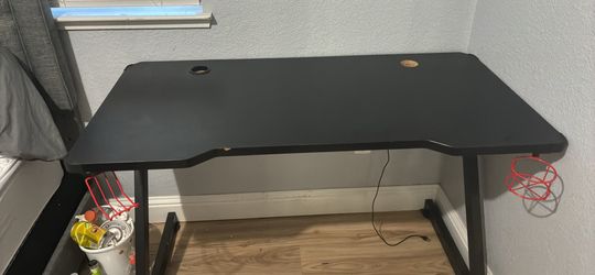 Carbon fiber desk with rgb