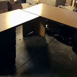 Elbow desk with built-in drawers in file cabinet