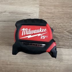 Milwaukee 25 ft. Compact Magnetic Tape measure 