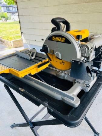 DEWALT D24000 