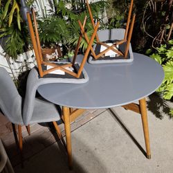 Round Table W/ 4 Chairs