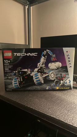 Lunar Outpost Moon Rover 42211 | LEGO TECHNIC