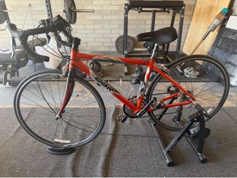 Diamondback Podium 2 road bike with Euter bike trainer $100 o.b.o
