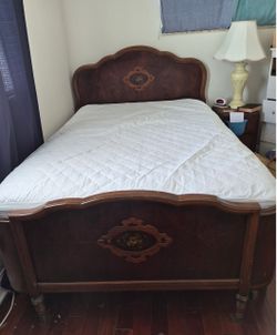 Bedroom Set - Complete Suite !!