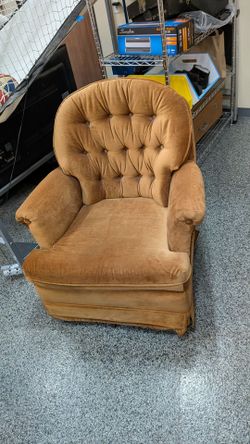 FREE SWIVEL ROCKER. RIGHT BY ANGEL STADIUM
