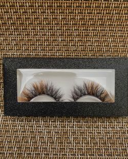 eyelashes 