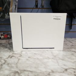 2022 Macbook Air ☆ Midnight/M2 Chip/256gb/8gb ☆