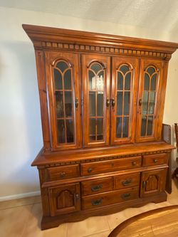 Dining room set with 6 chairs and Buffet