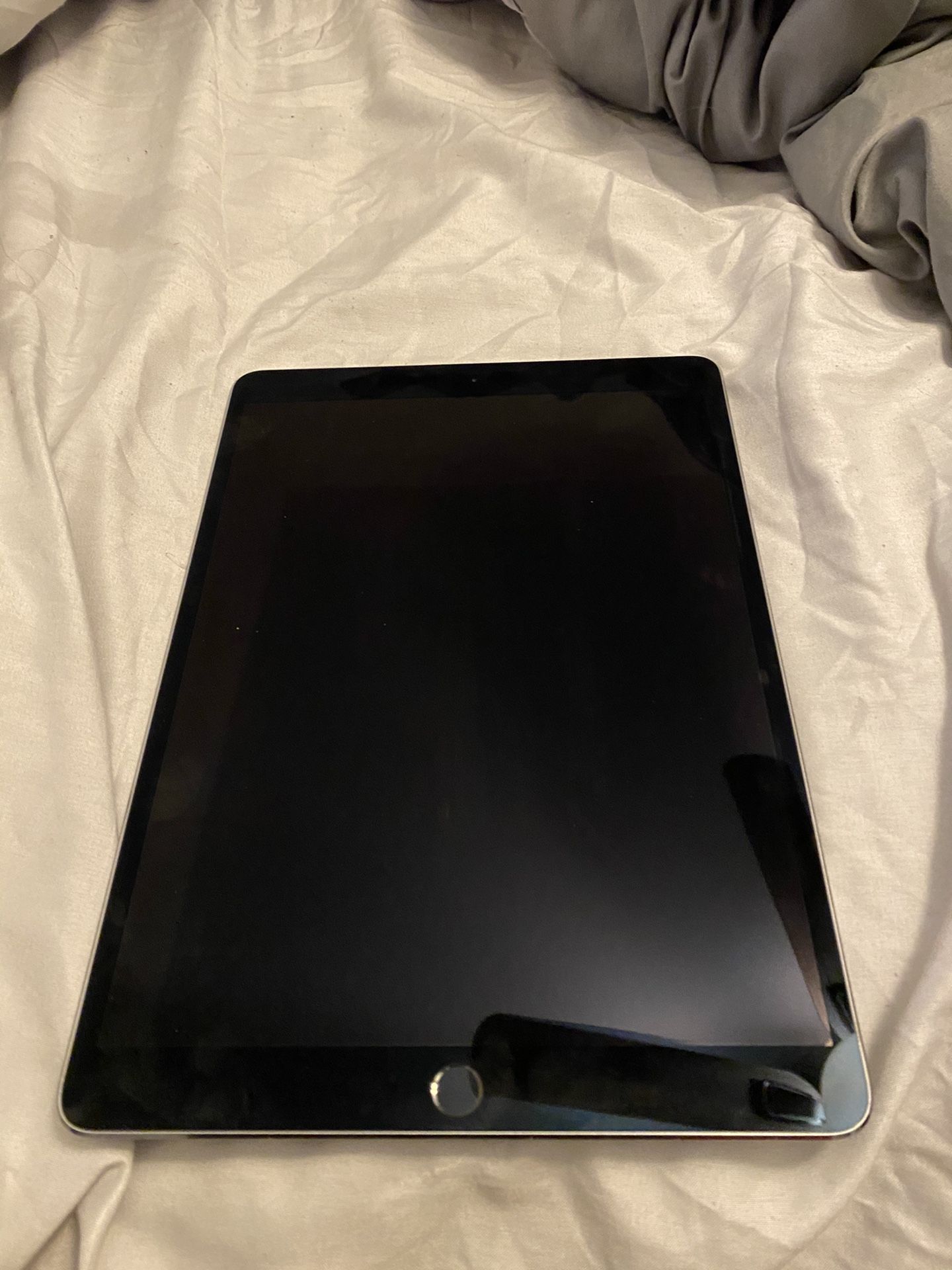 iPad Pro 9/10 condition