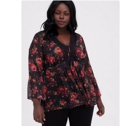 Torrid New Rose & Lace Top