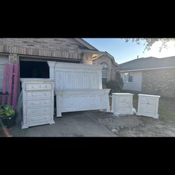 Kind Size bedroom Set.