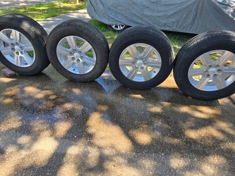 Chevy Traverse OEM 18 inch Rims and Tires in great condition