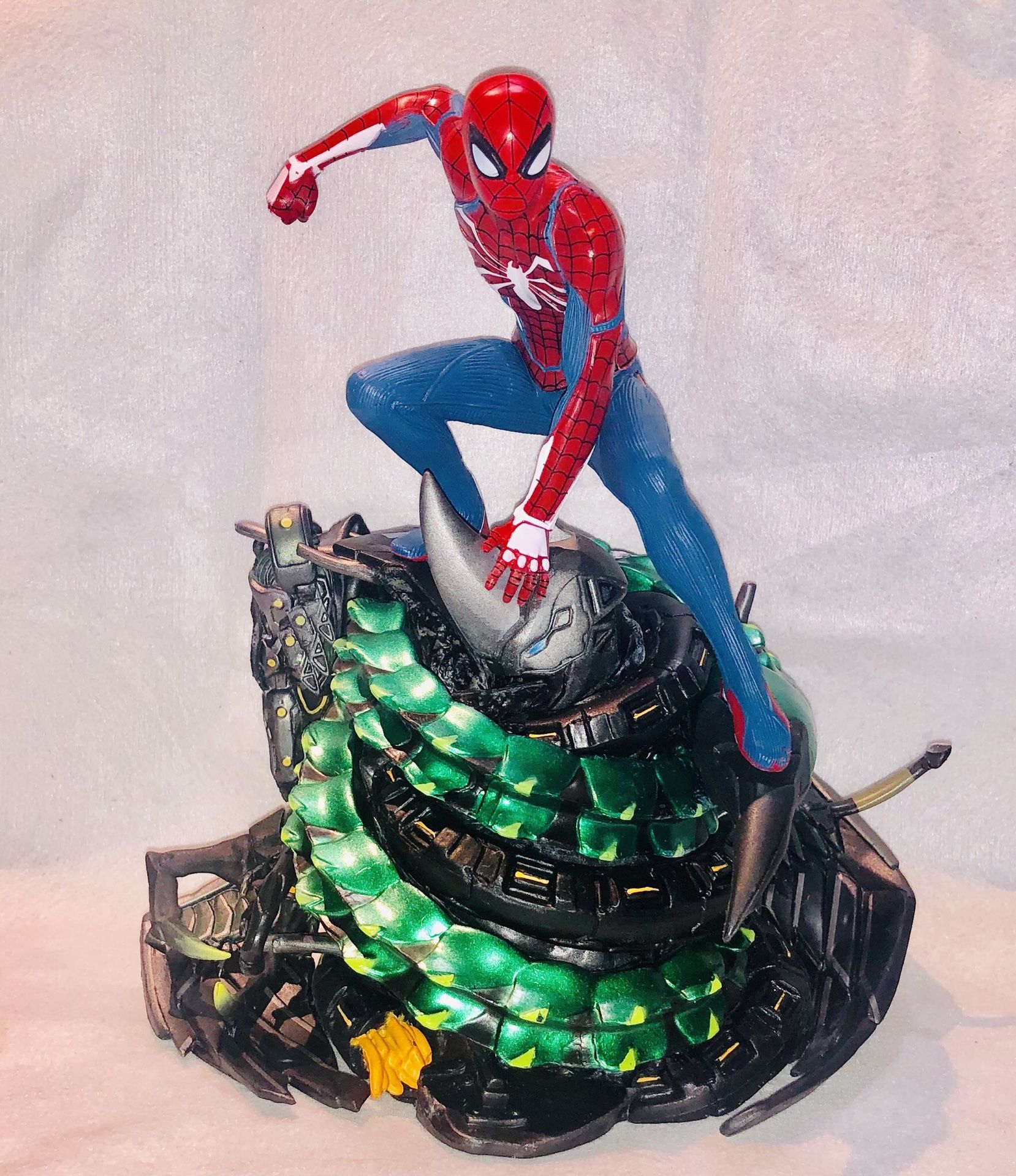 Advanced suit Spider Man Statue PS4 suit pvc made new in box