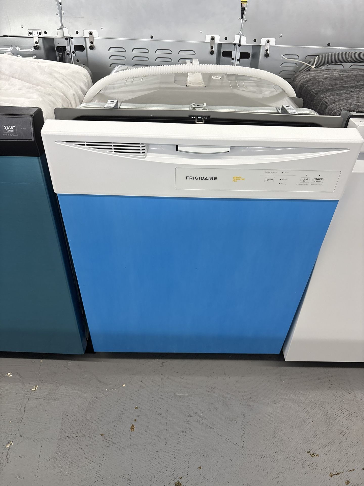 Frigidaire 24 in. White Front Control Smart Built-In Tall Tub Dishwasher