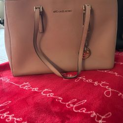 Two Michael Kors 👜👜