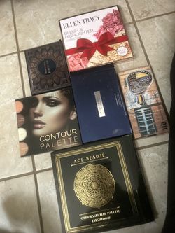 Makeup eyeshadow and highlighter pallets