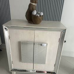 Accent Cabinet 
