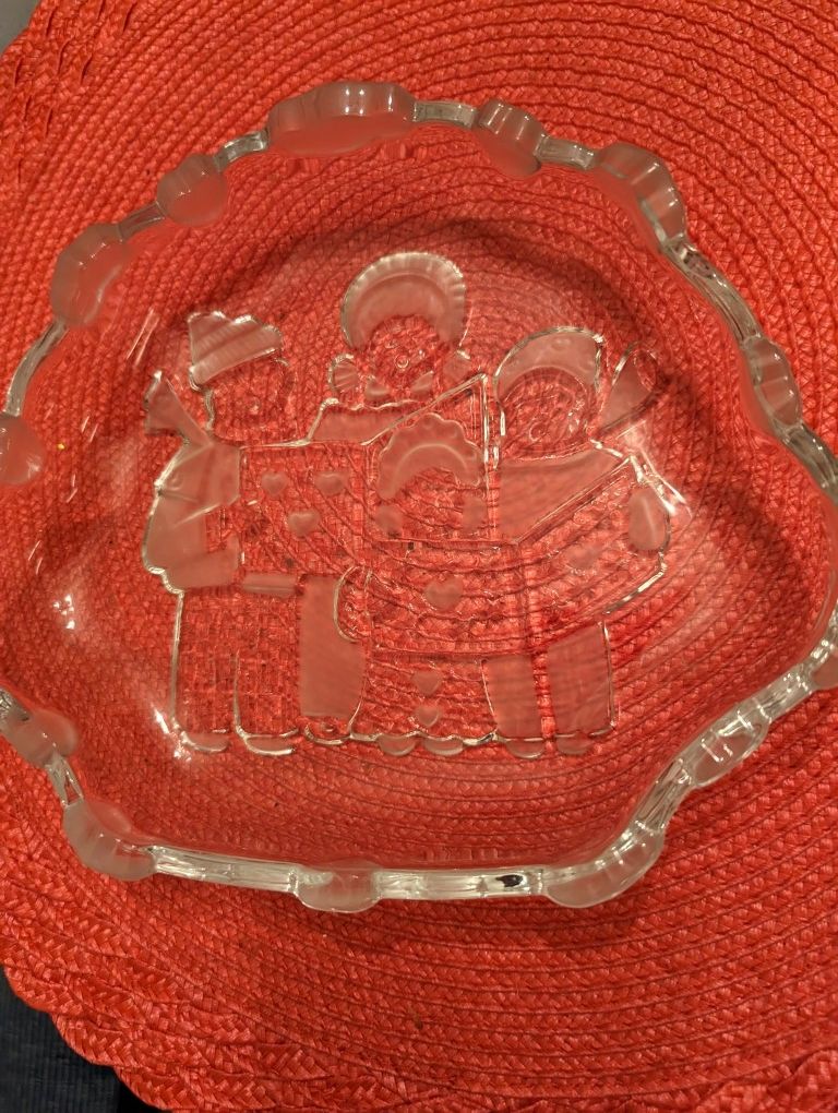 Christmas Carolers Dish