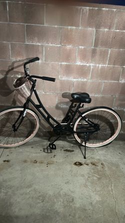 Women’s beach cruiser bike