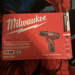 M12 Milwaukee 3/8 Drill Kit