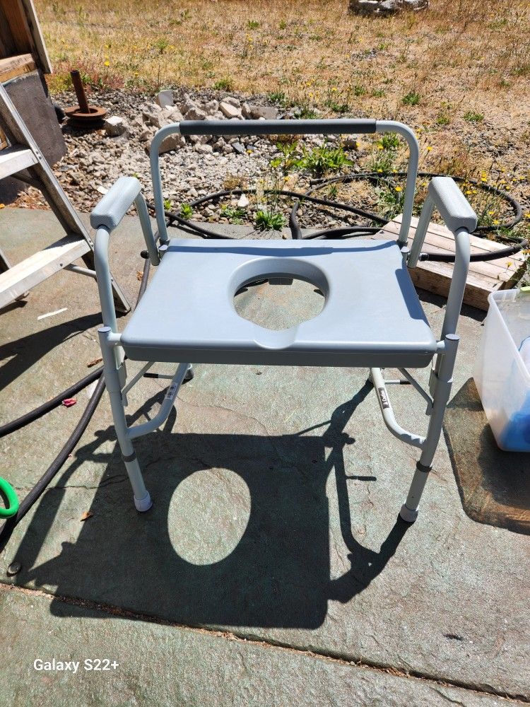 Bariatric Commode In Very Good Condition