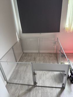 Pre-owned Pet Enclosure