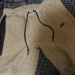 nike tech pants 