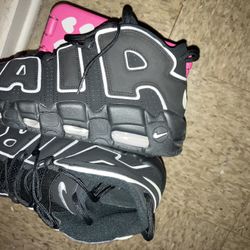  Nike Air More Uptempo size 9.5 never worn in good condition (MEET UPS ONLY)