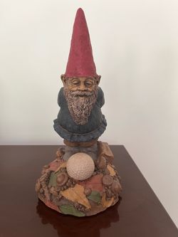 Tom Clark Gnome Collectable Figurine with golf ball
