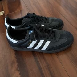 Women's Adidas Sambas size 6