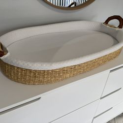 Design Dua Changing Table