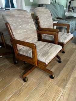 Solid Oak 3in1 wood game table set and chairs.