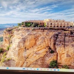 Dell XPS 8900.  Core i7. -6700 Cpu  @3.40ghz