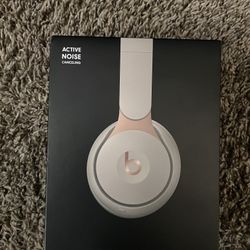 Beats Solo Pro