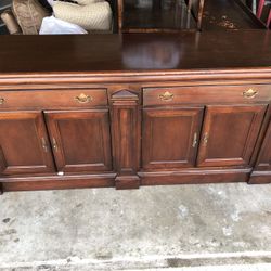 Desk set (4 pieces) FOR FREE! Just Need To Handle Transportation 