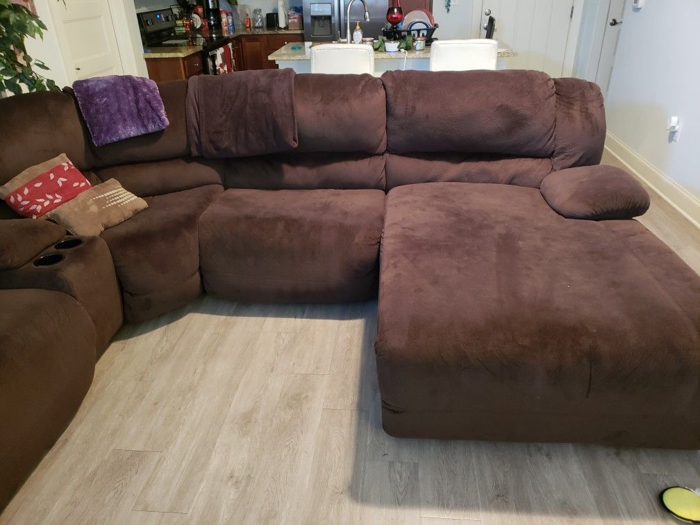 ASHLEY SECTIONAL!!!!!! LIKE NEW.. WALL PICTURES INCLUDED!!!!!!MUST SEE