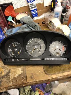 Mercedes SL r107 gauge cluster - low mileage